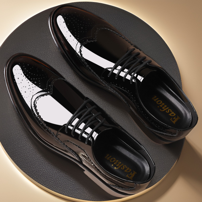 Young Men'S Grooming - Glänzende Lackleder-Brogue-Schuhe mit Perforierung und Schnürung,
